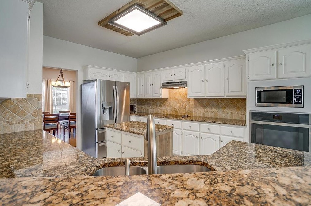 2105 San Simeon Dr, Mesquite TX 75181-4644 exterior