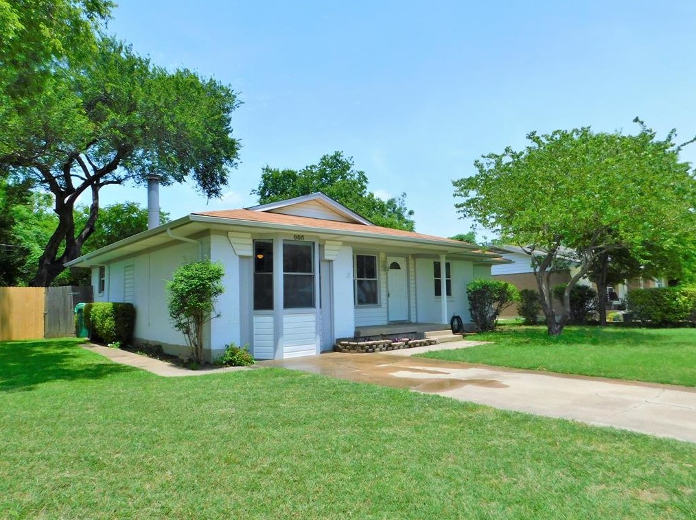 805 Manhattan Dr, Denton, TX 76209