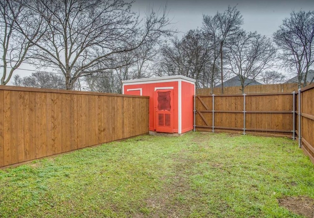 2009 El Paso St, Grand Prairie, TX 75051