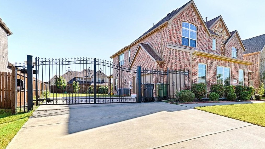 634 Seminole Trl, Plano, TX 75094