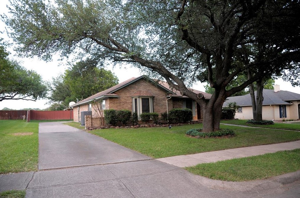 904 Lakeland Dr, Mesquite, TX 75149-4940