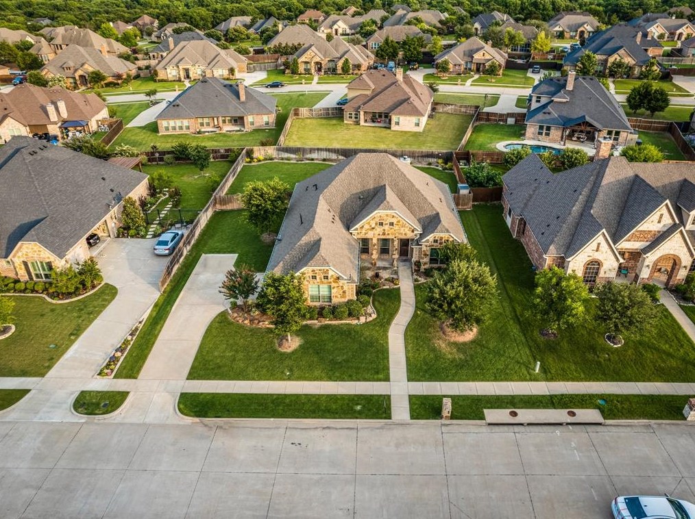 523 Savannah Dr, Oak Leaf, TX 75154