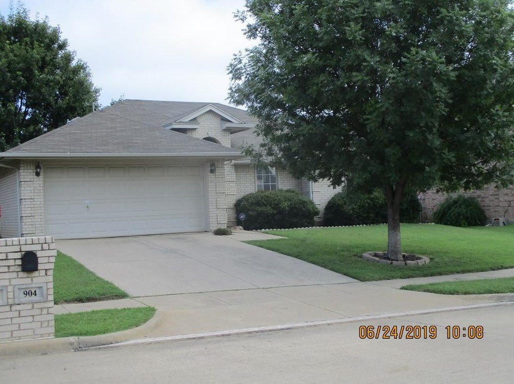 904 Robin Dr, Fort Worth, TX 76179
