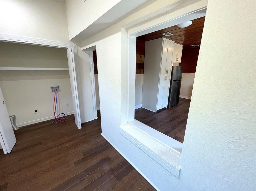 2547 Sharon St, Dallas TX  75211-5444 exterior