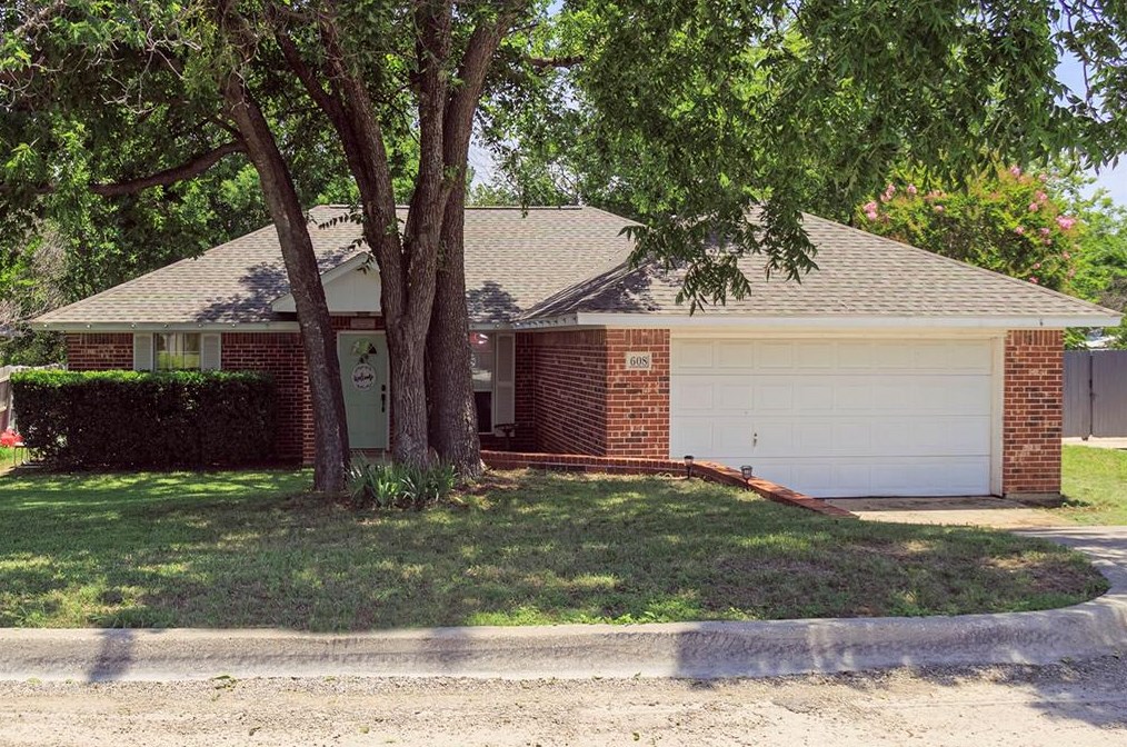 608 Avenue, Springtown, TX 76082-2230