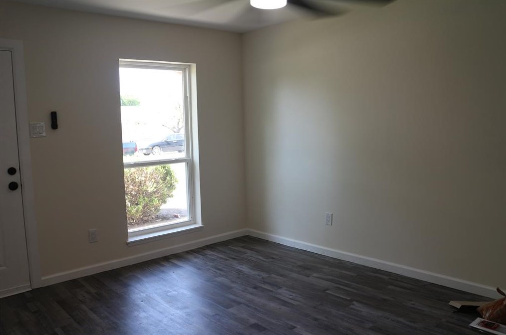 135 Cooper St, Cedar Hill, TX 75104