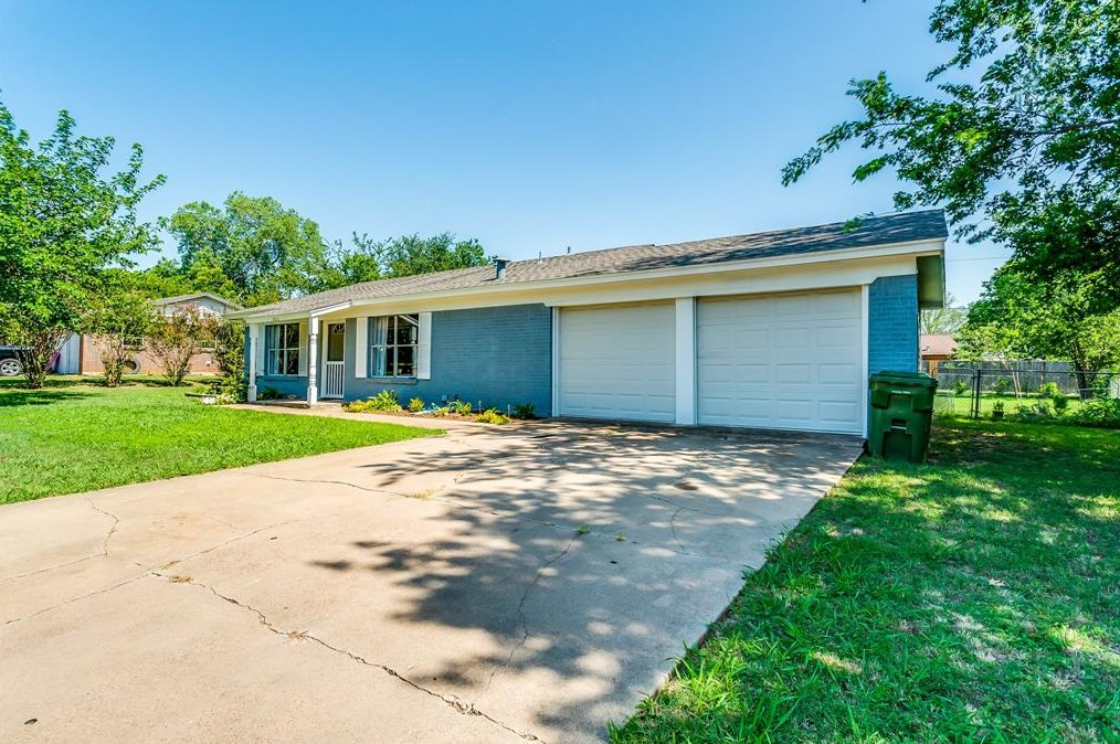 2012 11th St, Mineral Wells, TX 76067-6616
