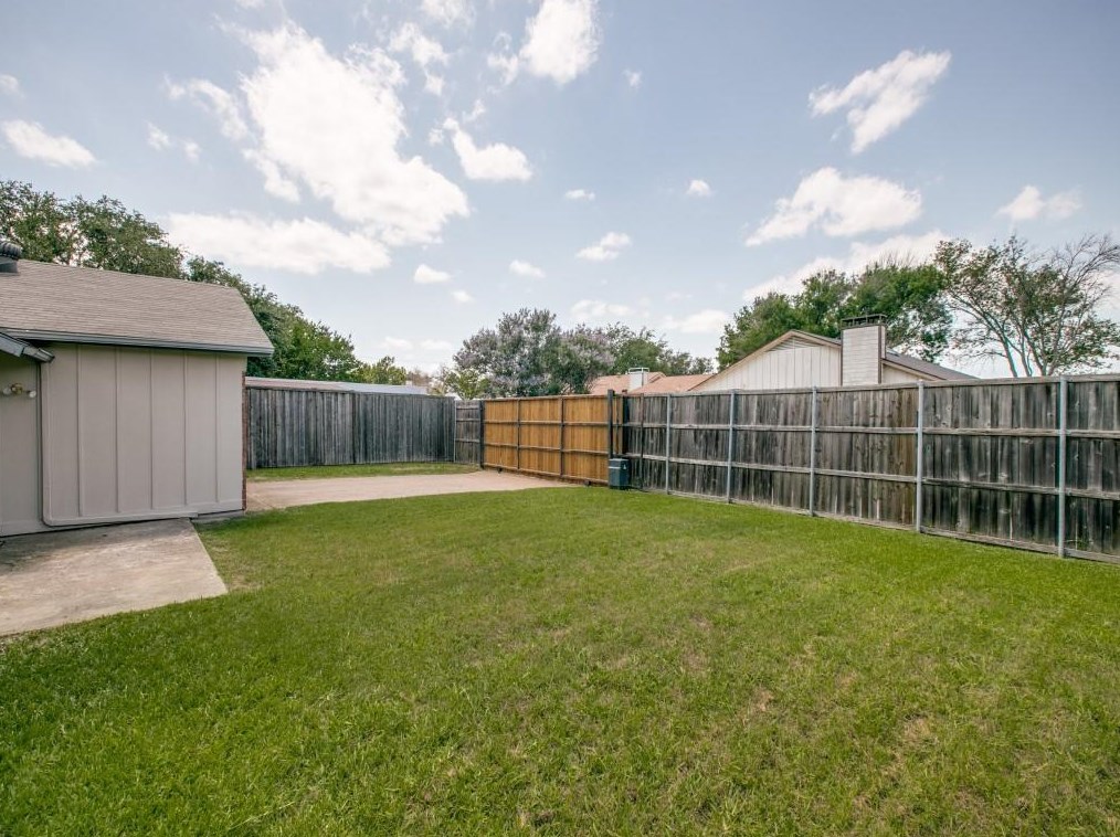 1615 Uvalde St, Mesquite TX 75150-2859 exterior