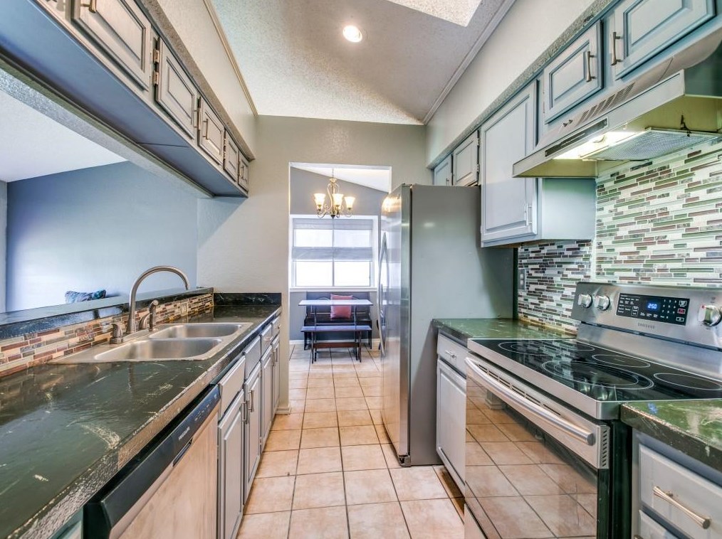 1615 Uvalde St, Mesquite TX 75150-2859 exterior