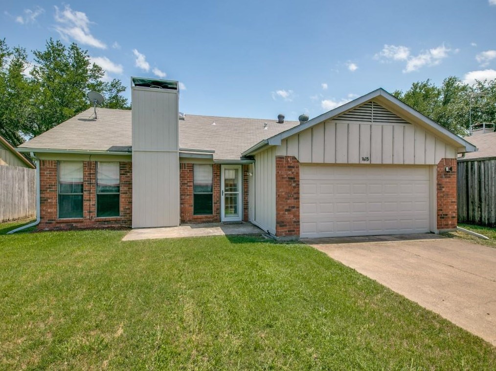 1615 Uvalde St, Mesquite TX 75150-2859 exterior