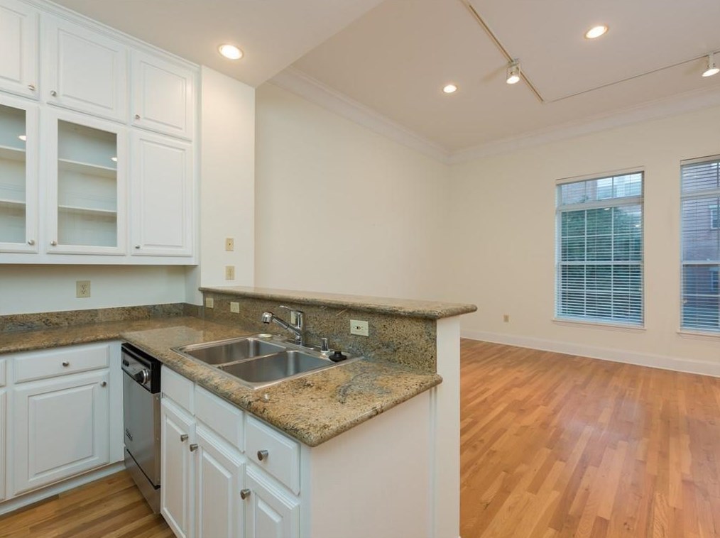 2331 Worthington St, Dallas TX  75204-2649 exterior