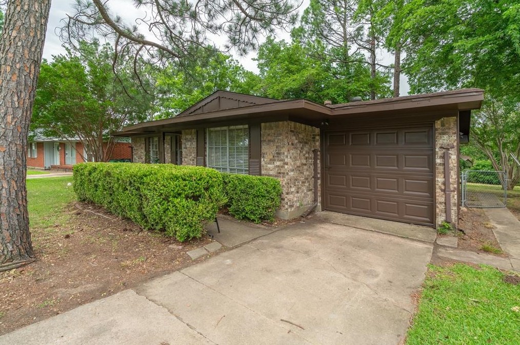 6518 Finch Dr, Greenville, TX 75402