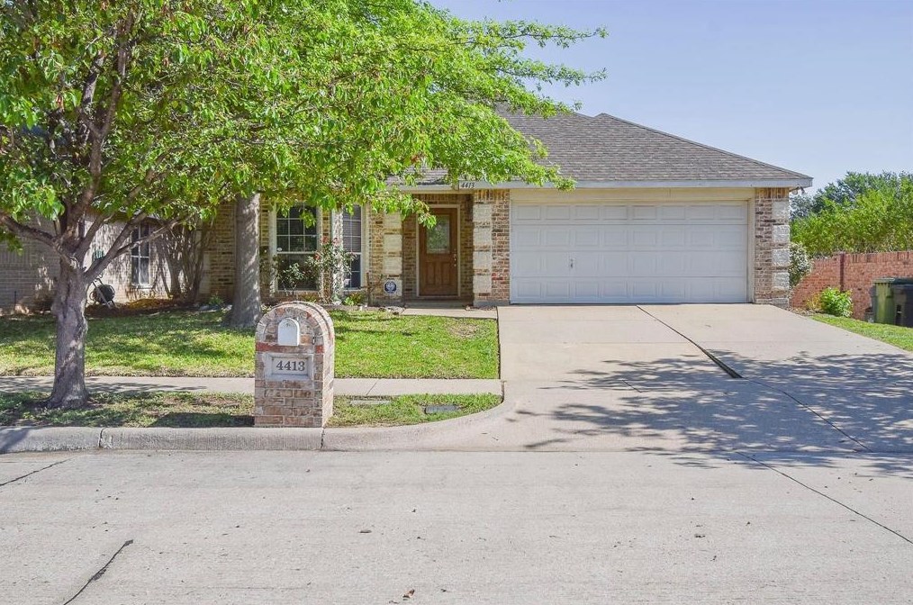 4413 New Meadow Dr, Midlothian, TX 76063
