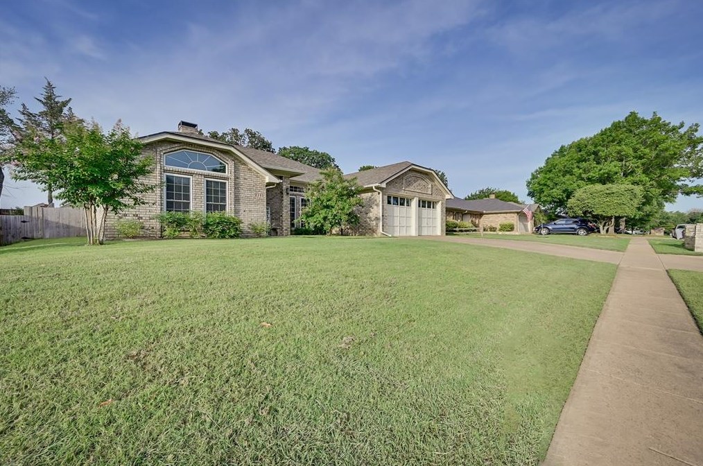 2203 Eva Ln, Euless, TX 76040