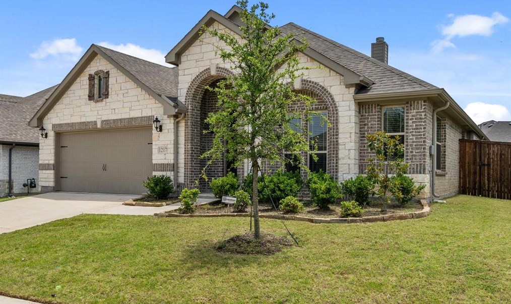 1217 Snowbird Dr, Oak Point, TX 75068
