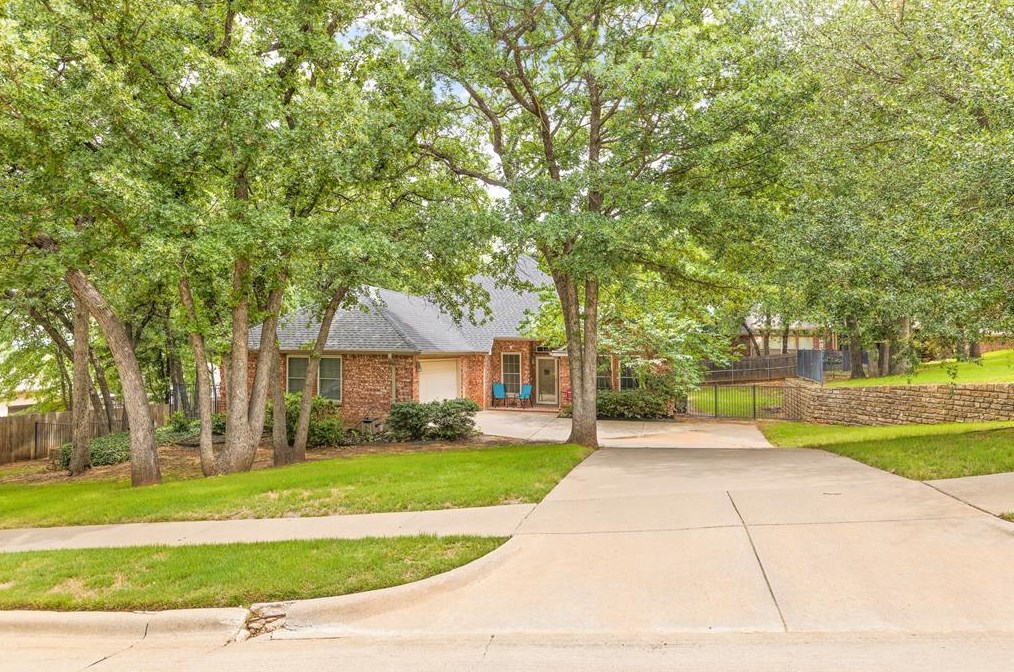 733 Big Horn Trl, Crowley, TX 76036-3981