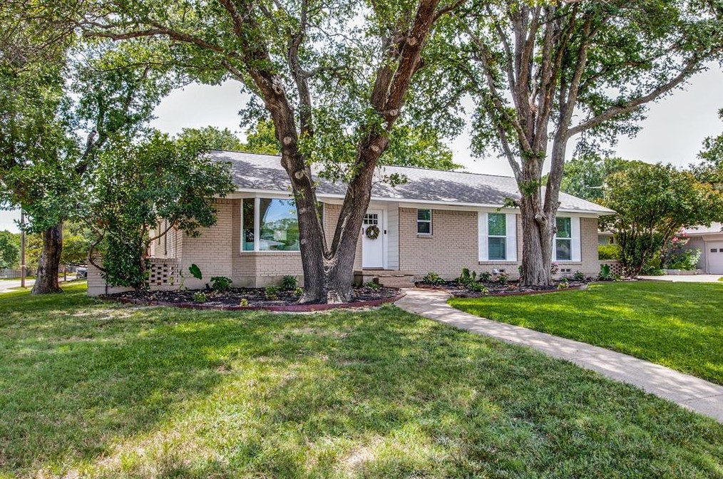 911 Fernwood Dr, Richardson, TX 75080