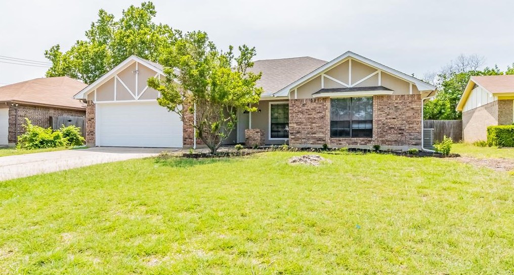 2714 Typhon Dr, Grand Prairie, TX 75052-4717