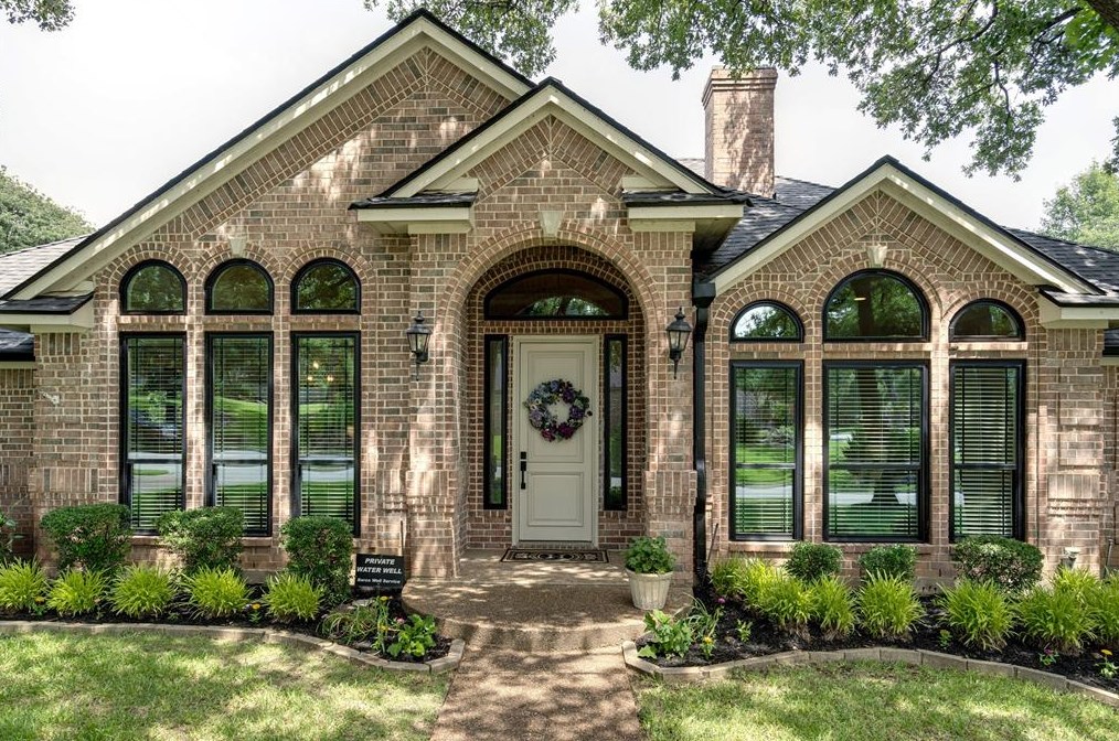 611 Warrington Ln, Grapevine, TX 76092-5632