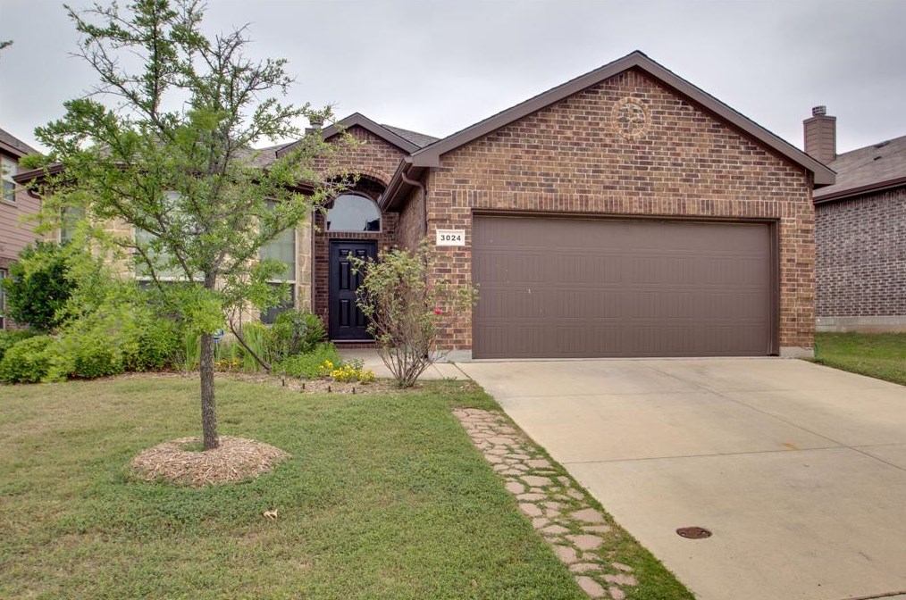 3024 Maple Creek Dr, Fort Worth, TX 76177