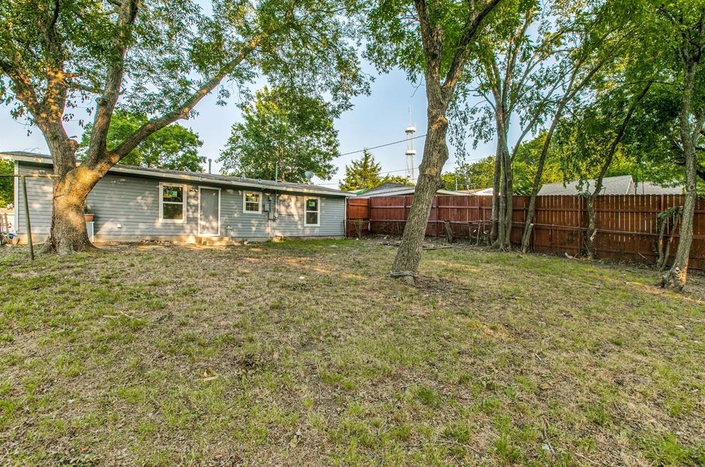 211 Fielding Dr, Mesquite TX 75149-3612 exterior