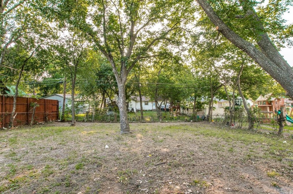 211 Fielding Dr, Mesquite TX 75149-3612 exterior