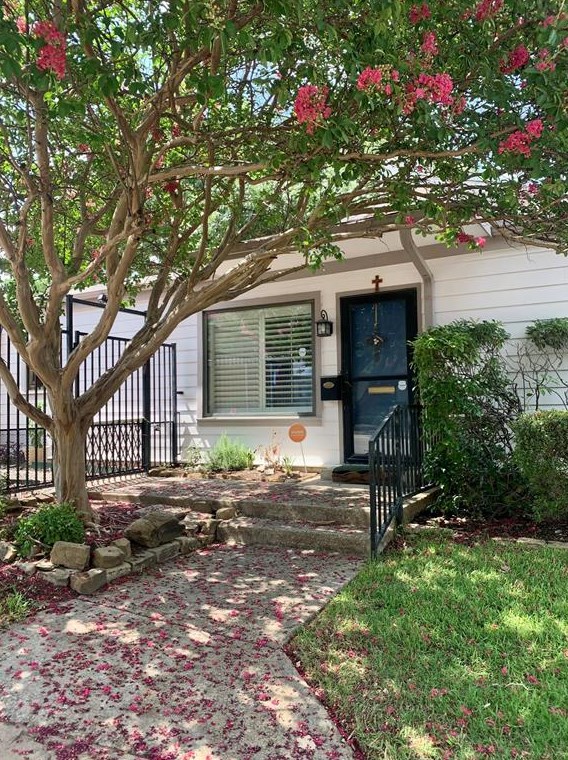 13701 Brookgreen Cir, Dallas, TX 75240-5812