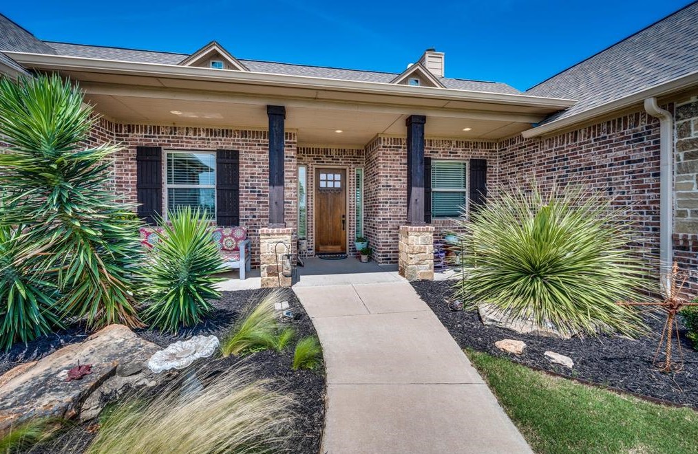 6611 Singleton Rd, Midlothian, TX 76065