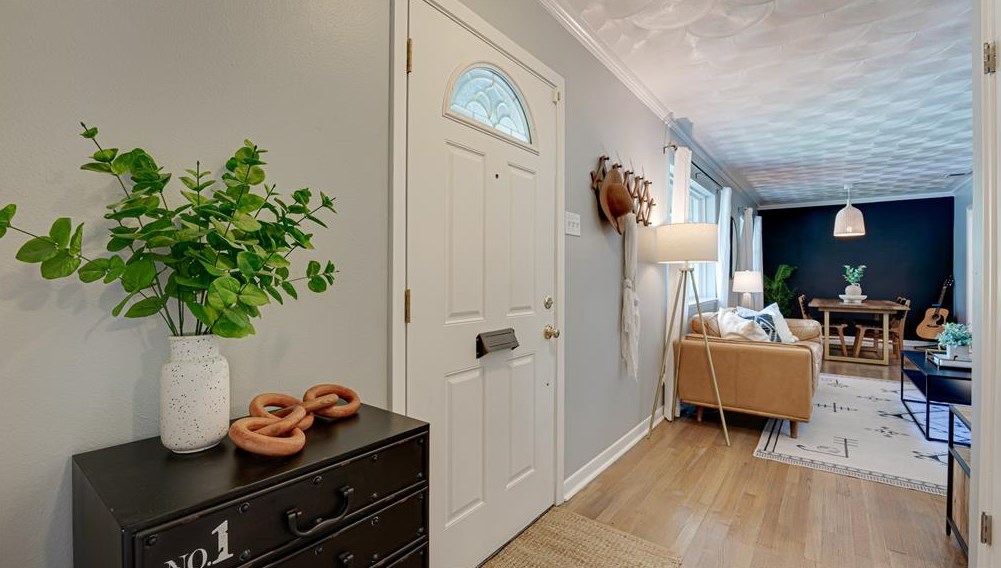 8931 Stanwood Dr, Dallas TX exterior