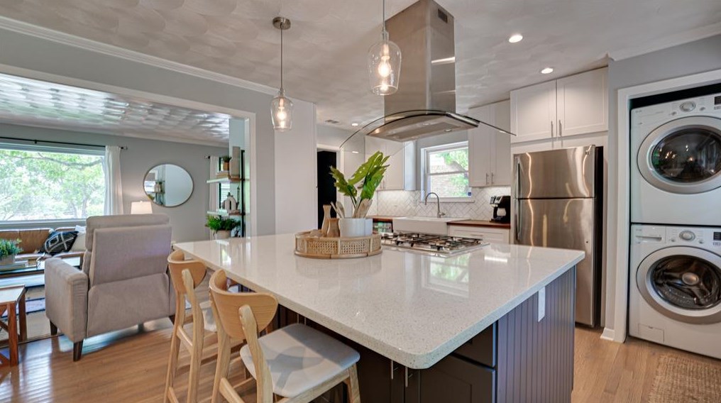 8931 Stanwood Dr, Dallas TX exterior