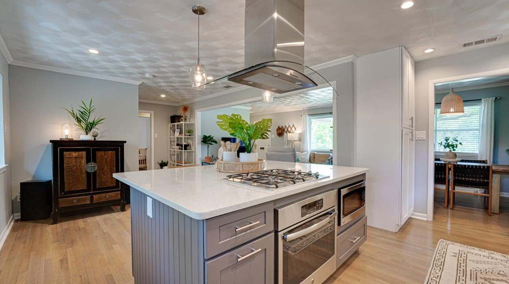 8931 Stanwood Dr, Dallas TX exterior