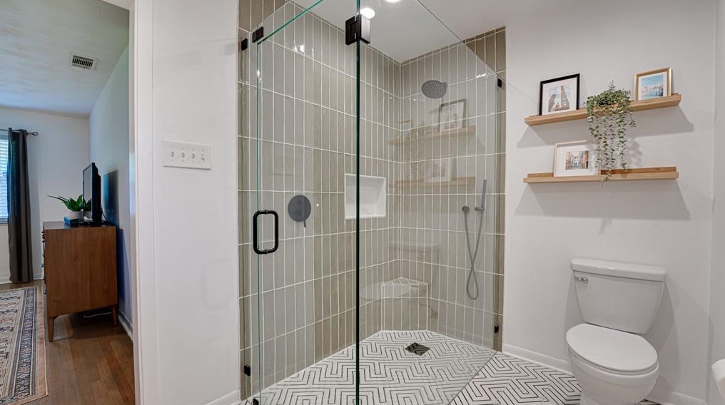 8931 Stanwood Dr, Dallas TX exterior