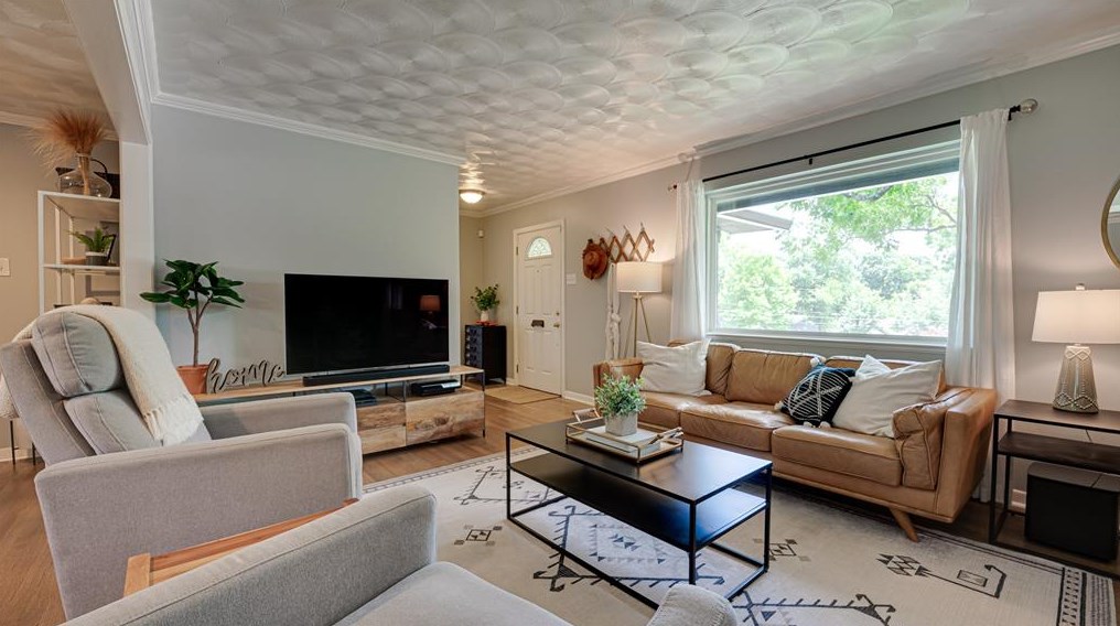 8931 Stanwood Dr, Dallas TX exterior