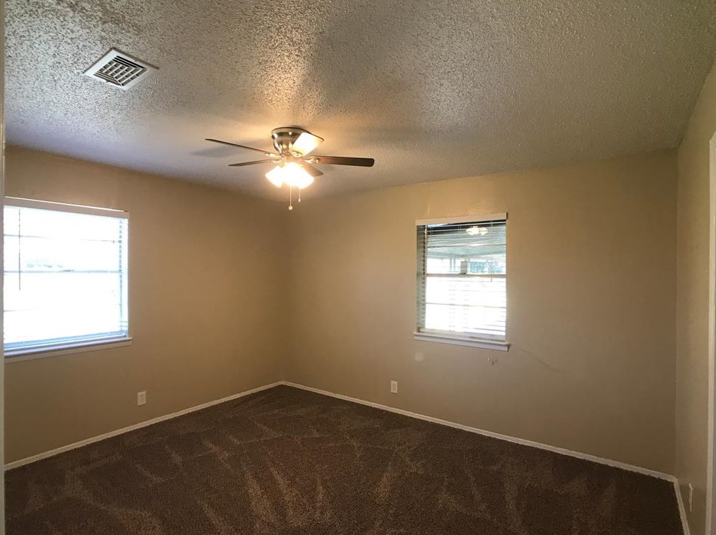 2705 Willow Park St, Fort Worth, TX 76118