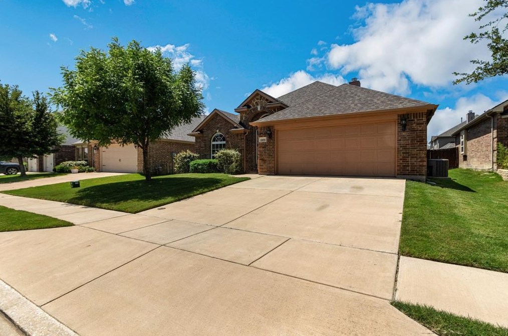 1416 Soaptree Ln, Fort Worth, TX 76177