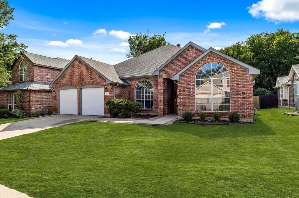 2105 Gisbourne Dr, Lewisville, TX 75028