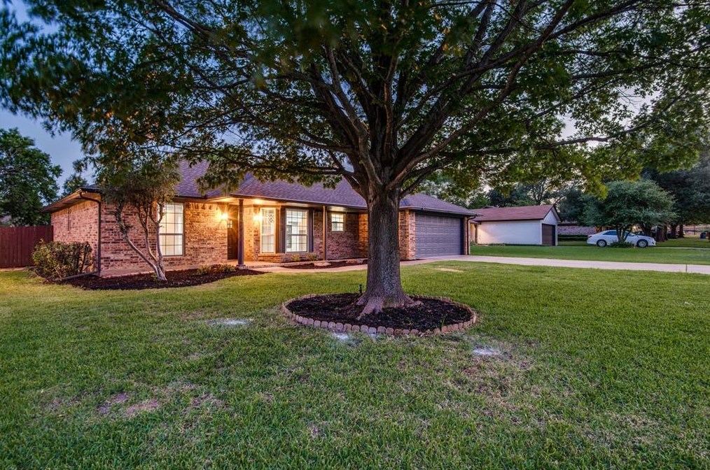 2949 Cripple Creek Trl, Grapevine, TX 76051-4761