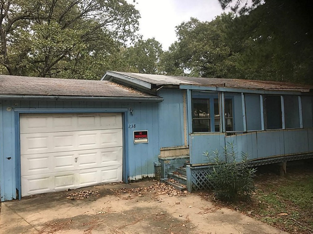 238 Woodlands Dr N, Chita, TX 75862