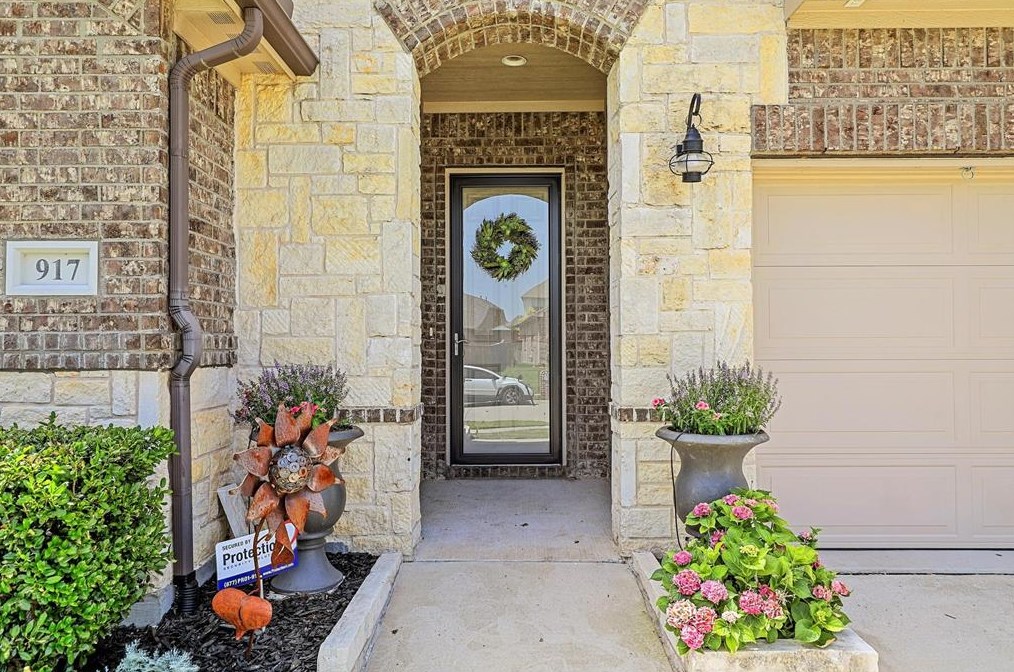 917 Llano Falls Dr, Mckinney TX  75071-3553 exterior