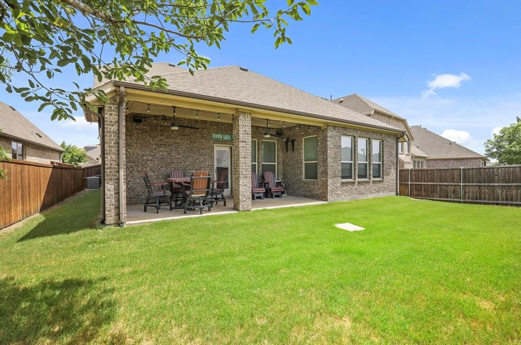 917 Llano Fls Dr, Mckinney TX  75071-3552 exterior