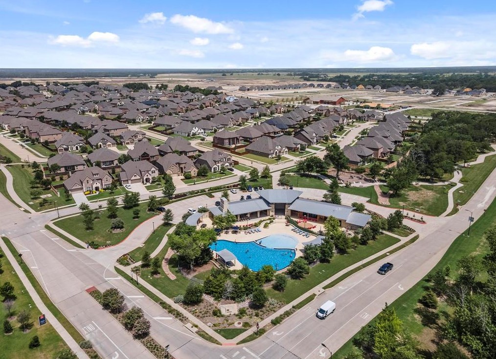 917 Llano Fls Dr, Mckinney TX  75071-3552 exterior