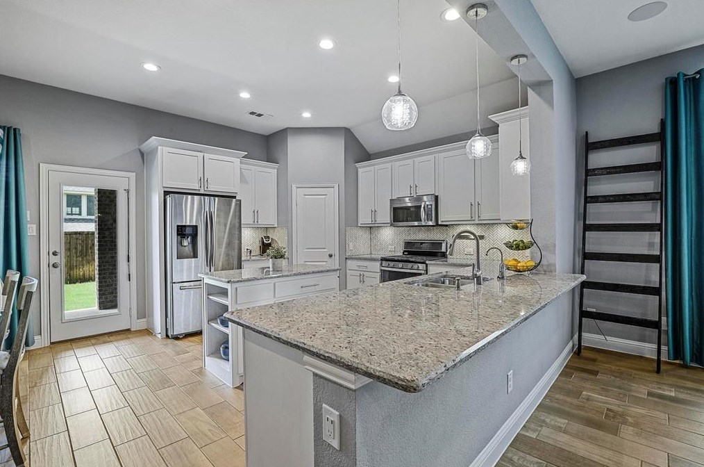 917 Llano Fls Dr, Mckinney TX  75071-3552 exterior