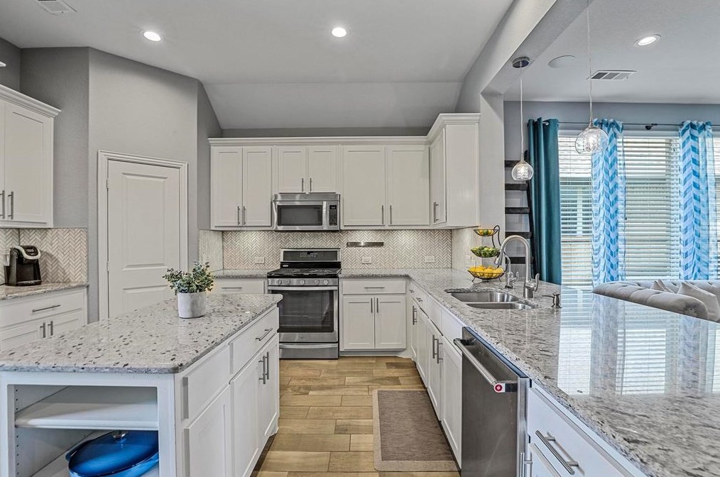 917 Llano Fls Dr, Mckinney TX  75071-3552 exterior