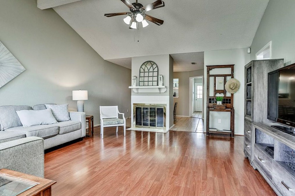 3002 Penny Ln, Euless, TX 76039