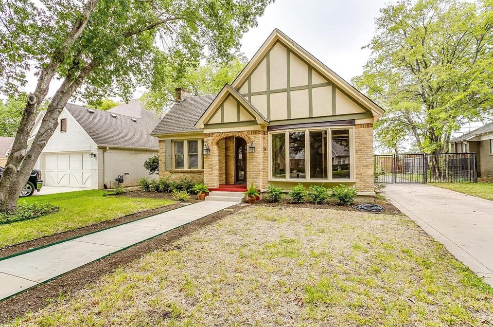 2135 Stanley Ave, Fort Worth, TX 76110