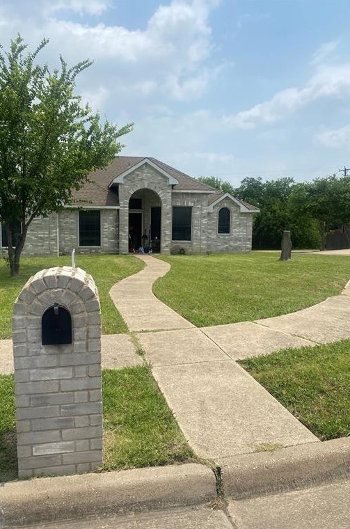 2113 Crawford Dr, Mesquite, TX 75149-7629