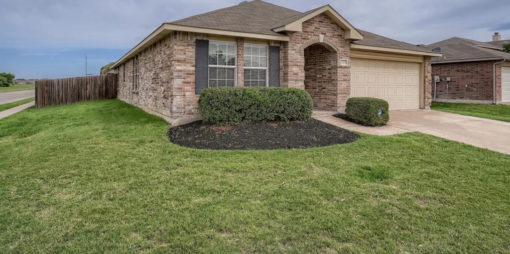 2672 Clarks Mill Ln, Fort Worth, TX 76123