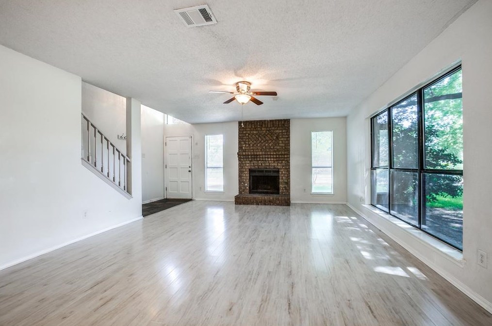 521 Bent Creek Dr, Garland, TX 75040