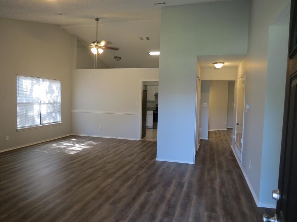 1056 Twin Falls Dr, Desoto, TX 75115