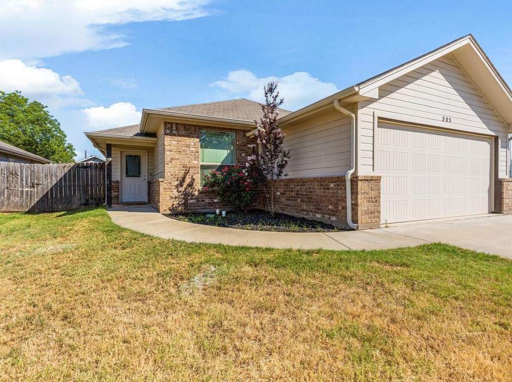 305 2nd St, Godley, TX 76044-3791